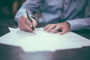 Opakowania styropianowe w branży gastronomicznej – co warto wiedzieć?